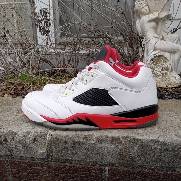 Nike Men’s White Black Red Athletic Sneakers - Picture 3 of 10